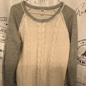 Women’s Mossimo Size M Sweater